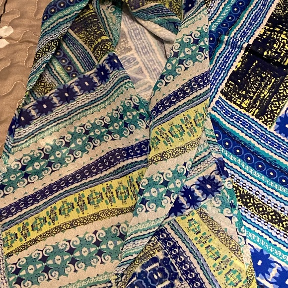 Multicolor Patterned Women's Top - Picture 11 of 16